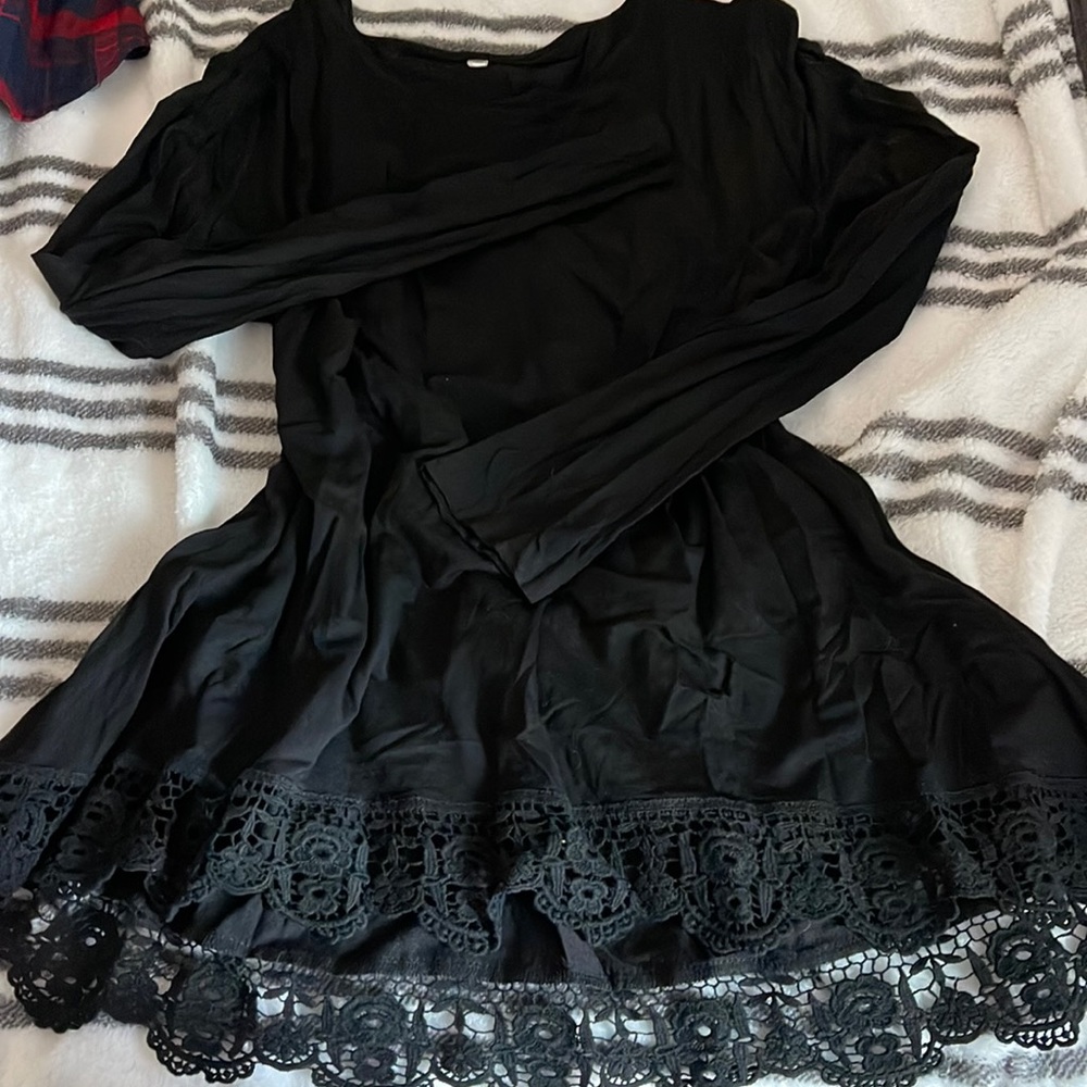 Black lace long sleeve tunic